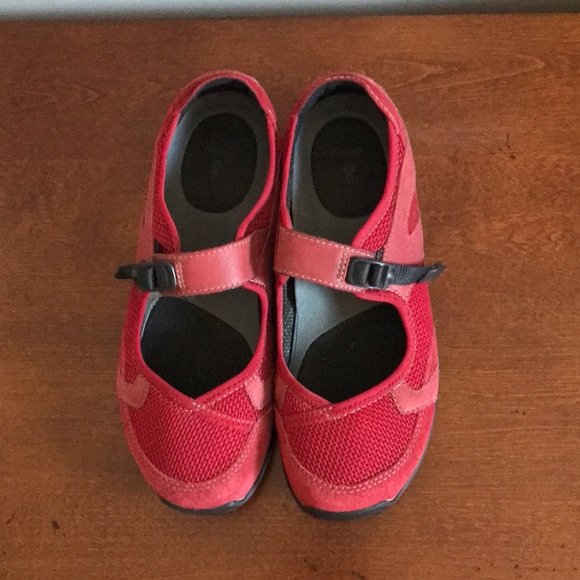 Ahnu Women’s Red Mary Jane Comfort Shoes Size 9 - Picture 5 of 6